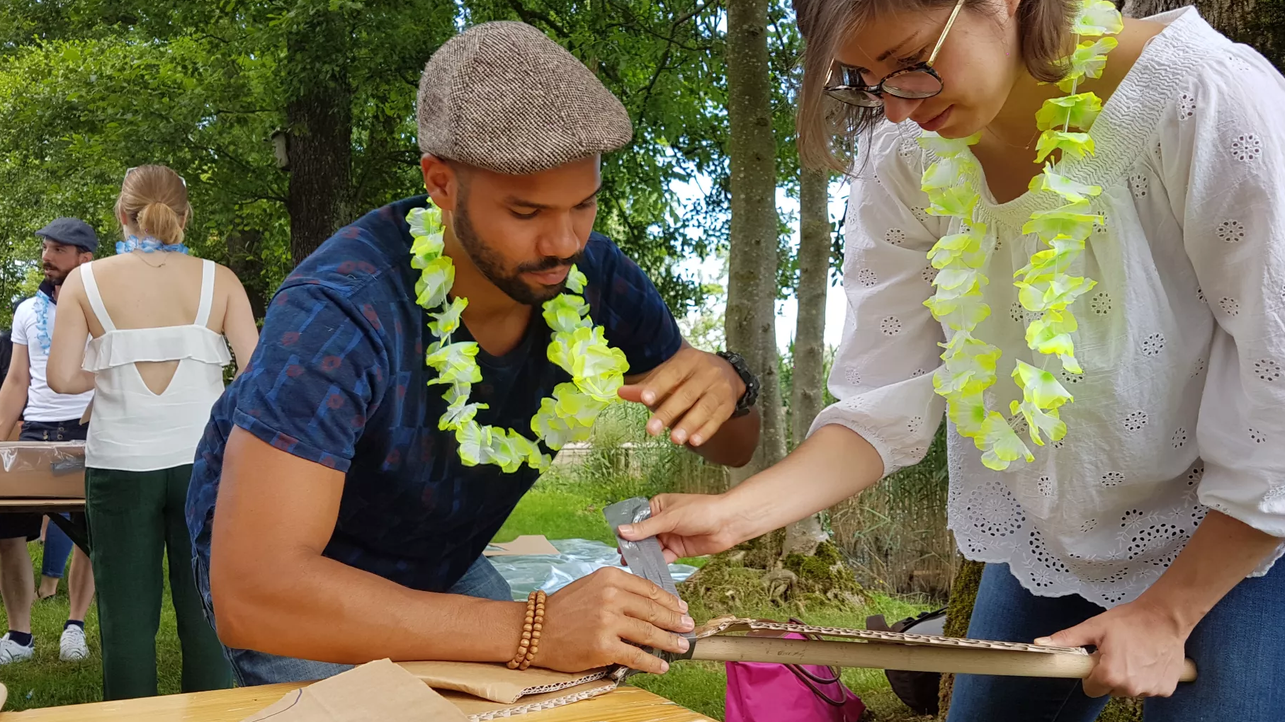 Teamevent Kartonbootsbau