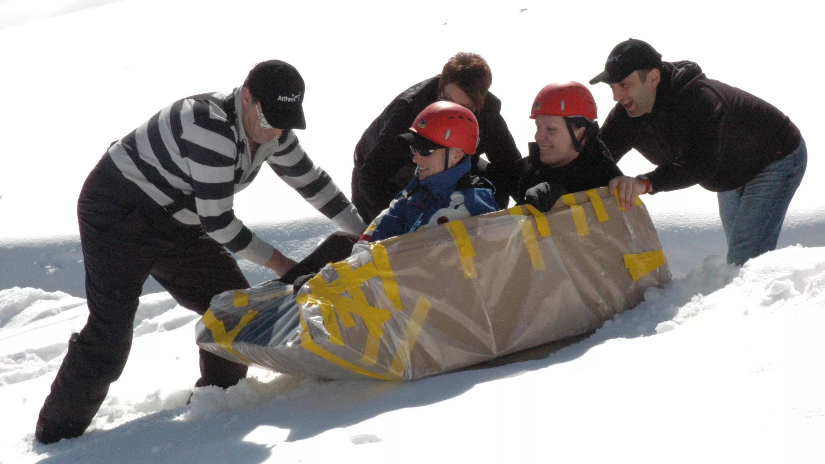 Teamevent Kartonschlittenbau